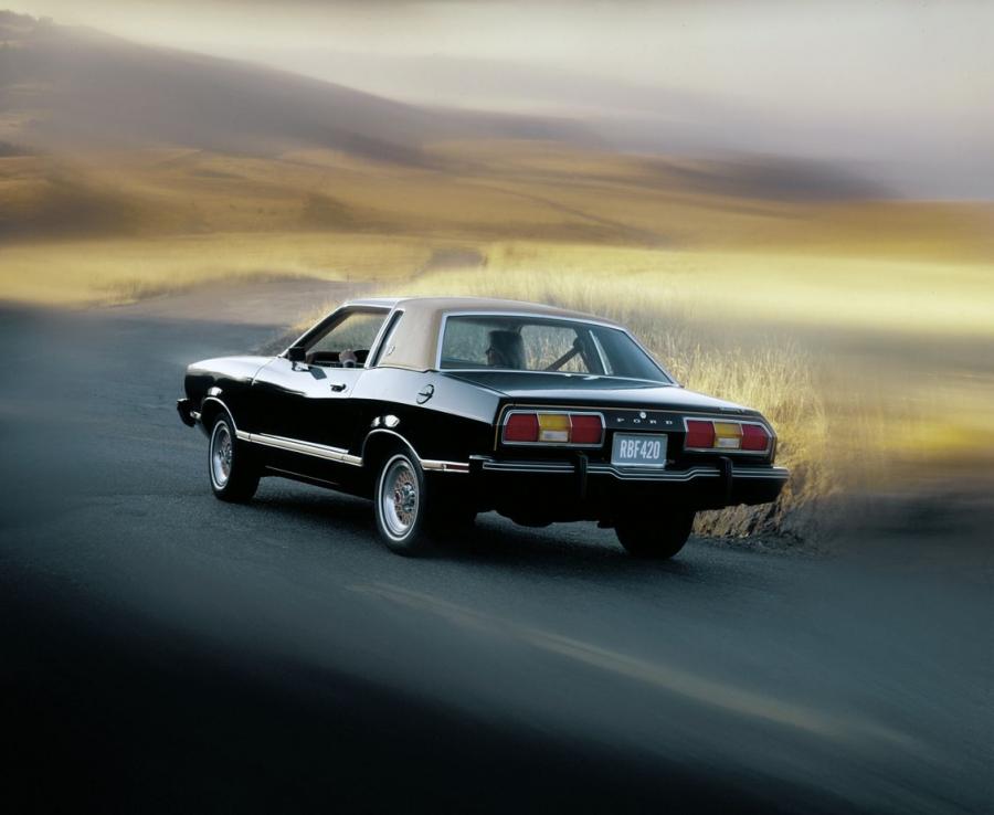  Ford Mustang II Ghia Coupe 1974 года  (фото 1 из 11)